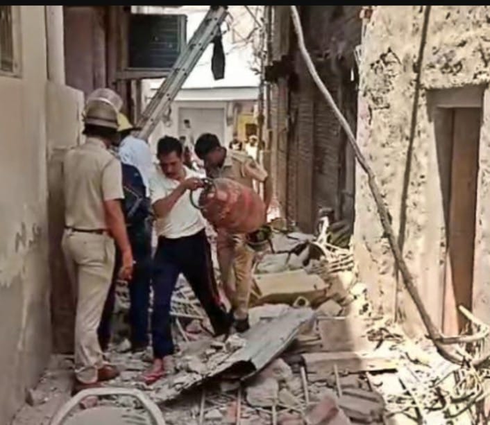 बीकानेर में गैस सिलेंडर ब्लास्ट का कहर: 6 की मौत, 8 घायल, 21 दुकानें तबाह; मलबा हटाने में जुटी टीमें