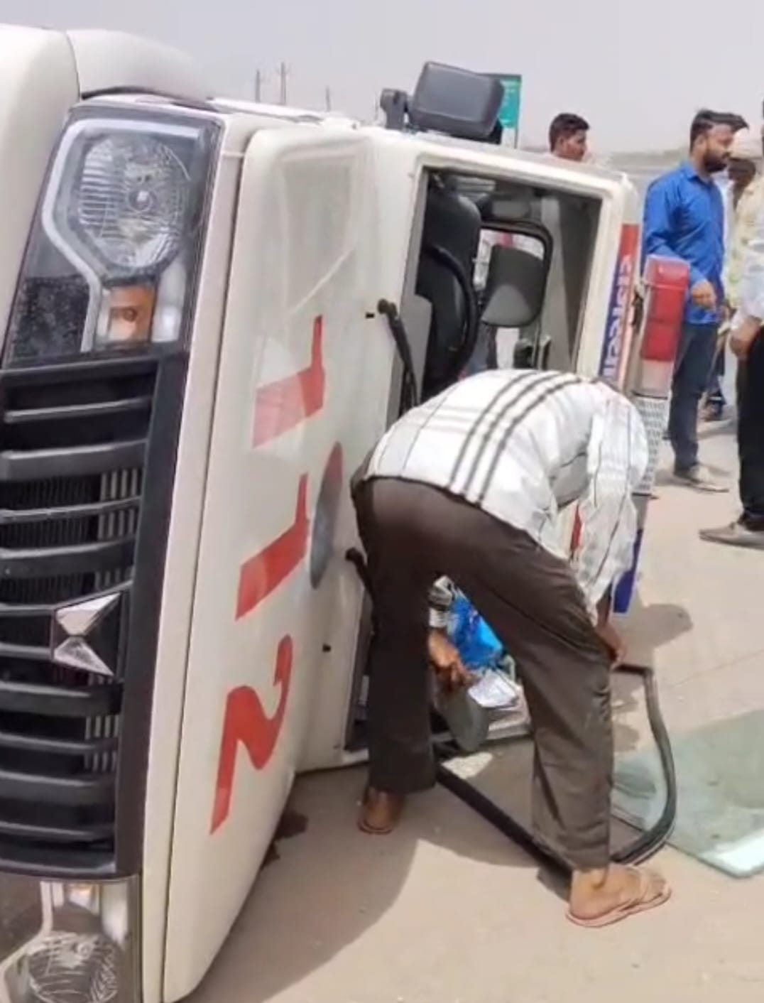 बीकानेर: नवोदय विद्यालय फांटे के पास सड़क हादसा, पांच पुलिसकर्मी सहित दो महिलाएं चोटिल