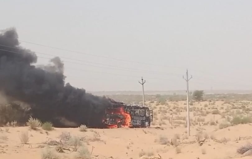 बीकानेर: भागवत कथा में जा रही महिलाओं की बस में अचानक लगी आग, बड़ा हादसा टला