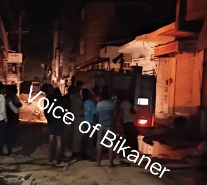 बीकानेर: कपड़े की दुकान में लगी आग, पुलिस और फायर ब्रिगेड की तत्परता से बड़ा हादसा टला
