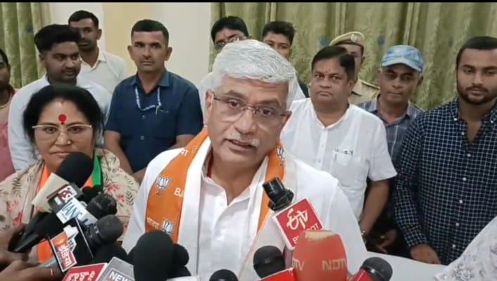 बीकानेर : केन्द्रीय मंत्री गजेन्द्र सिंह  बोले – बंगाल में सांसद को पीट रहे टीएमसी के  गुंडे,महिलाएं असुरक्षित