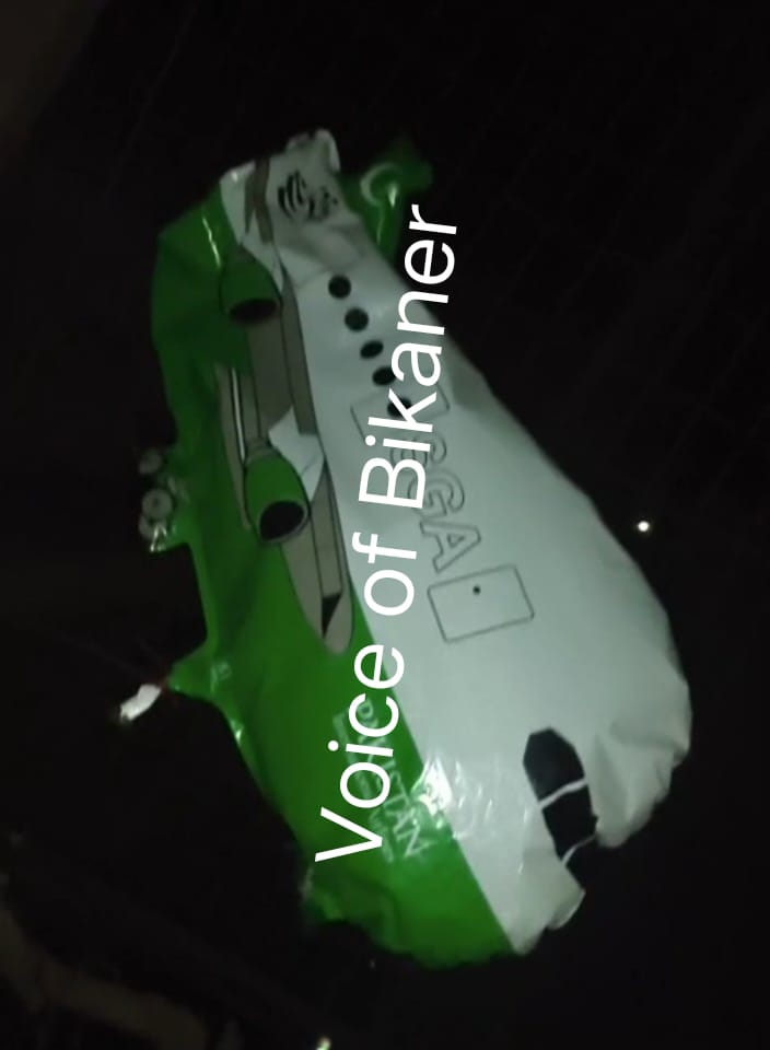 बीकानेर : बॉर्डर पर मिला पाक एयरलाइंस लिखा एयर बेलून, सुरक्षा एजेंसियां अलर्ट