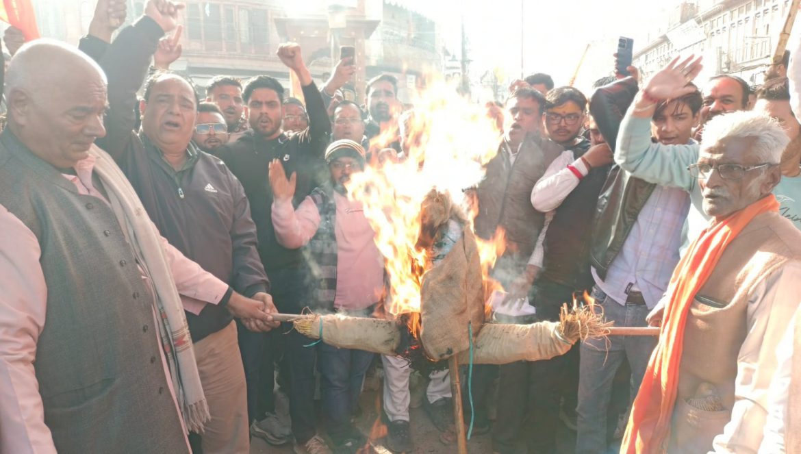 बांग्लादेश में हिंदू युवक की हत्या पर भड़का बीकानेर, कोटगेट पर फूटा आक्रोश