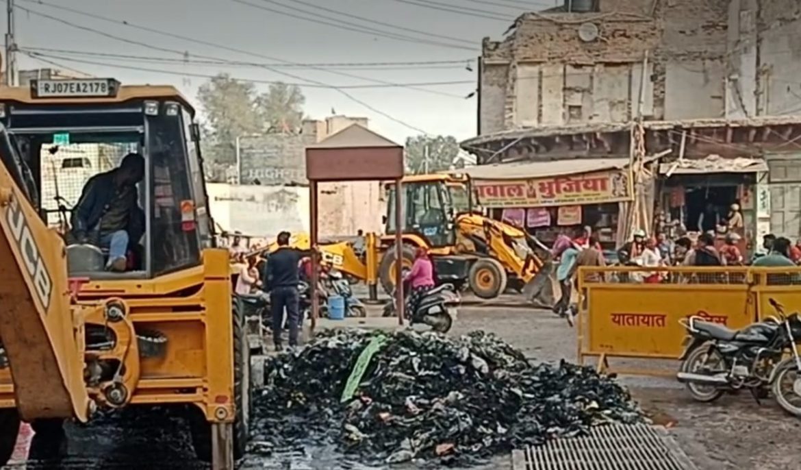 बीकानेर: कोटगेट-सांखला फाटक में उफना नाला, नगर निगम की सफाई व्यवस्था की खुली पोल , गंदे पानी से सड़क बनी तालाब