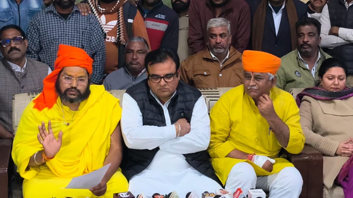 बीकानेर :  गोचर जमीन अब स्पेशल पैराफेरी जोन में,सरकार के आदेश के बाद संतों ने स्थगित किया आंदोलन