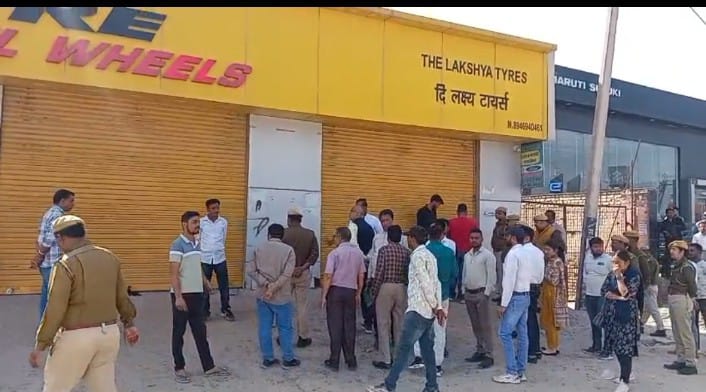 बीकानेर: नगरीय विकास कर बकाया पर निगम सख्त,जयपुर रोड स्थित टायर शोरूम सीज