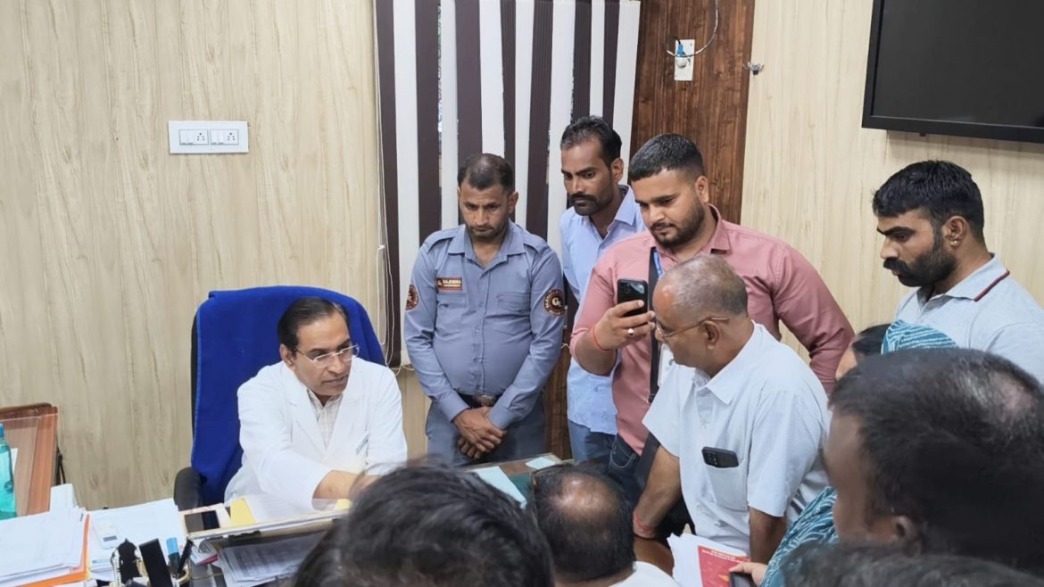 बीकानेर:पीबीएम में हंगामा,सुरक्षा गार्डों ने अधीक्षक का किया घेराव, बकाया वेतन,नए ठेके पर जताया विरोध