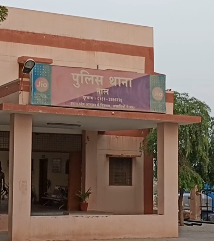 साइबर ठगी का ईनामी आरोपी गिरफ्तार, फर्जी पेमेंट स्क्रीनशॉट दिखाकर पेट्रोल पंप से हड़पता था नकदी