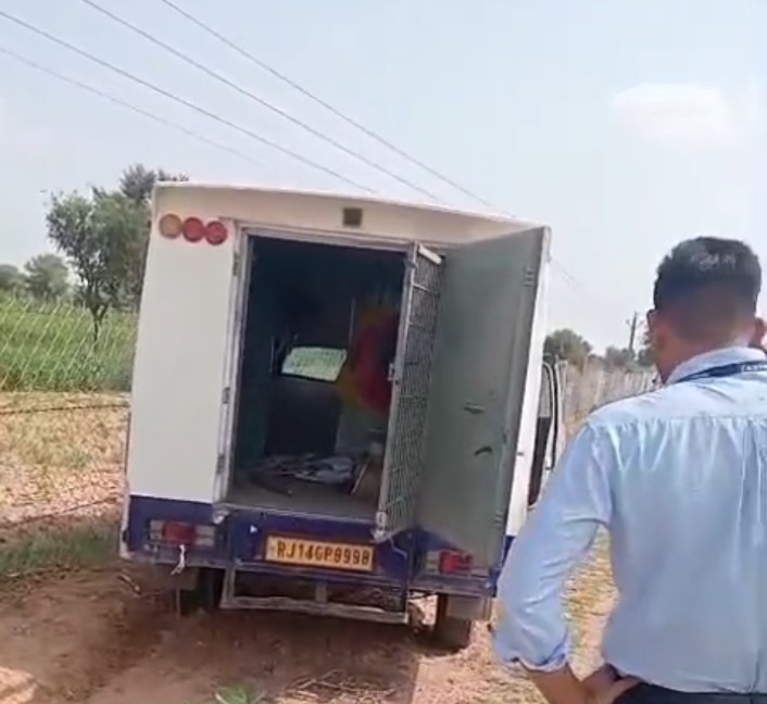 बीकानेर: दिनदहाड़े बैंक कैश वैन पर धावा, 50 लाख से ज्यादा की नकदी लेकर फरार हुए बदमाश!!