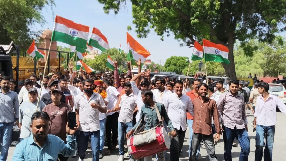 निकाय चुनाव: अंतिम दिन नामांकन में उमड़ा जनसैलाब, बागियों और निर्दलियों ने बढ़ाई सियासी गर्माहट