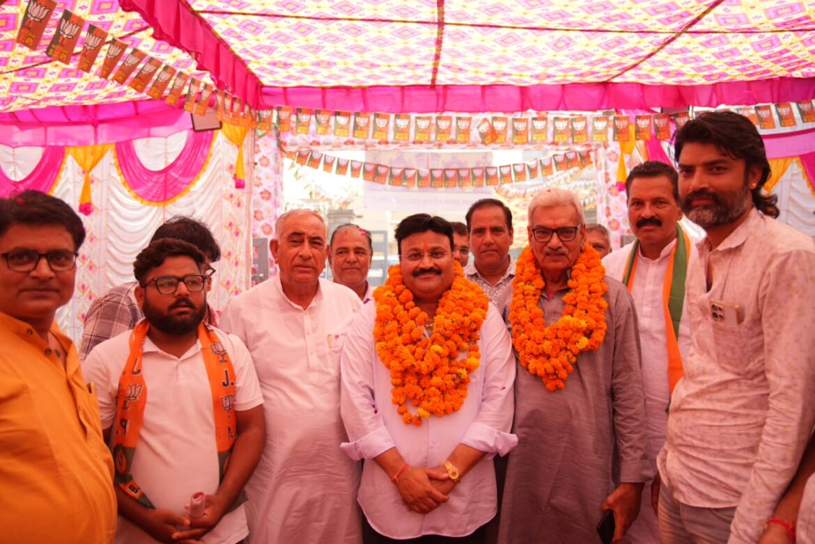 बीकानेर: वार्ड 73 में भाजपा ने झोंकी ताकत, दीपक पारीक के समर्थन में घर-घर पहुंचे वरिष्ठ नेता