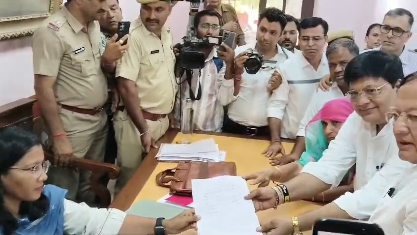 बीकानेर: अनिल कल्ला ने भरा नामांकन,नवरतन डागा के बागी तेवरों से बढ़ी सियासी हलचल