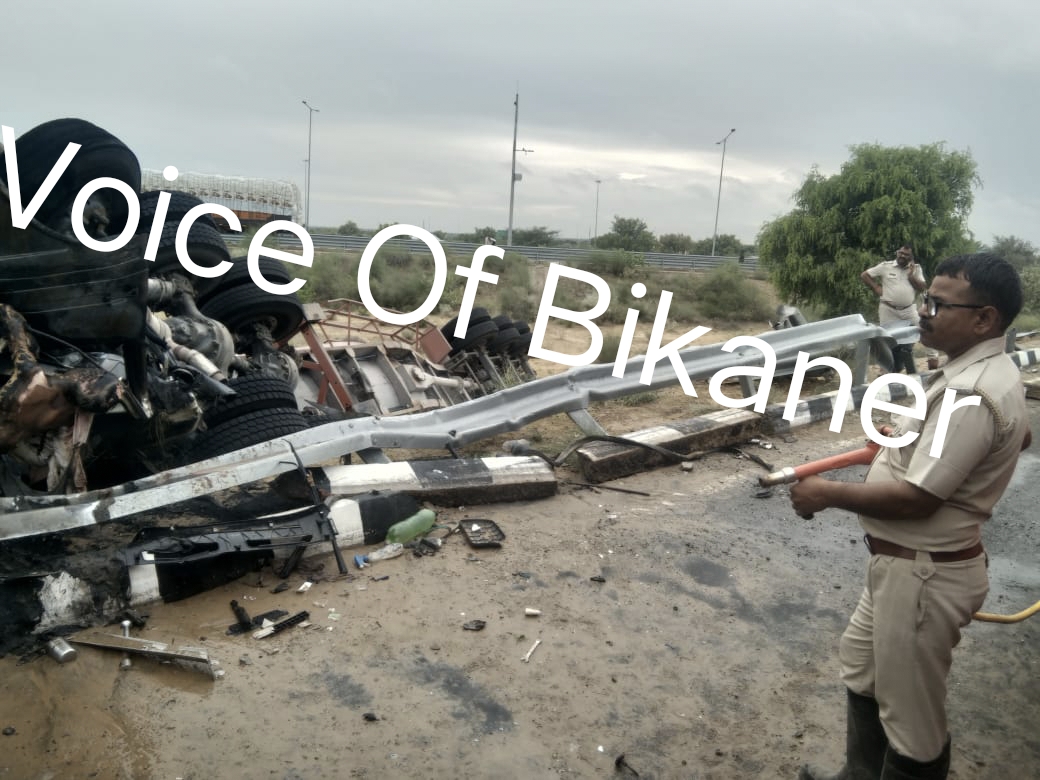 बीकानेर:भारतमाला एक्सप्रेस-वे पर दर्दनाक हादसा,ट्रेलर पलटने के बाद लगी आग, ड्राइवर जिंदा जला
